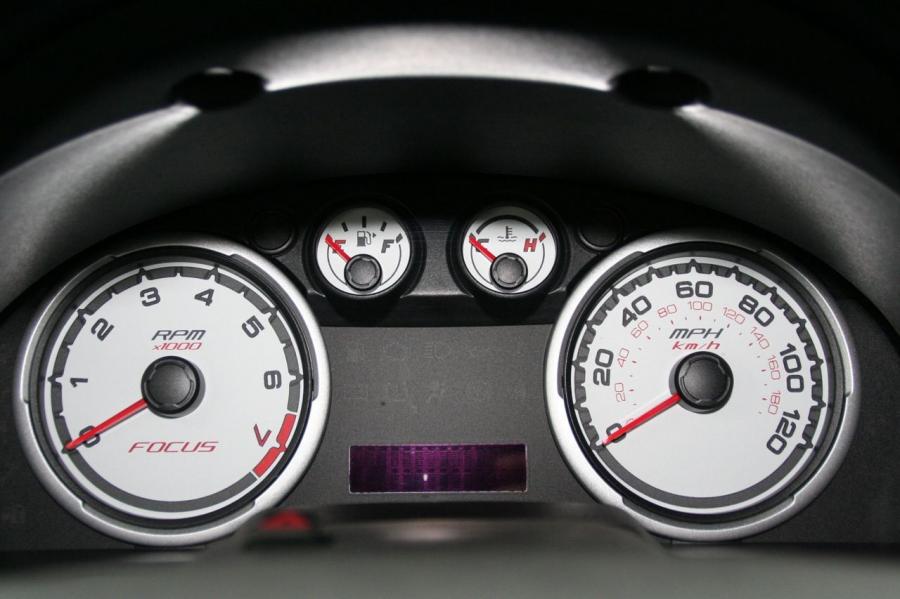  Ford Focus SES Coupe 2008 года  (фото 16 из 44)